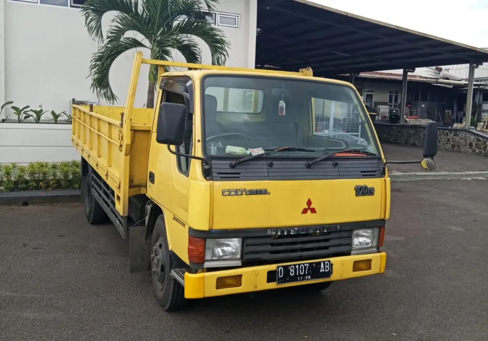 Trik Truk Engkel di Cimahi